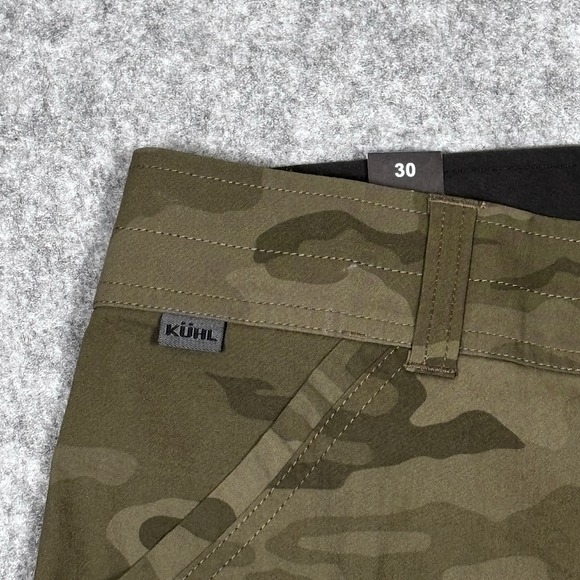 Kuhl Ambush Cargo Shorts Mens 30x11 Green Camo Outdoor Hiking Casual Pockets New - Picture 2 of 14